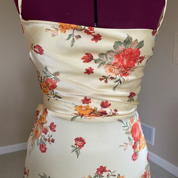 WeWoreWhat Size M light Yellow Strappy Midi Length Dress with Open Back - Picture 3 of 7